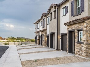 Amavi Aster Ridge in Phoenix, AZ - Foto de edificio - Building Photo