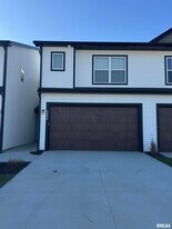 5894 Butterfield Ct in Bettendorf, IA - Building Photo