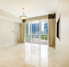 50 S Pointe Dr, Unit 906 in Miami Beach, FL - Building Photo - Building Photo