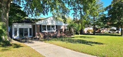 4 Rhonda Cir in Hampton, VA - Building Photo - Building Photo