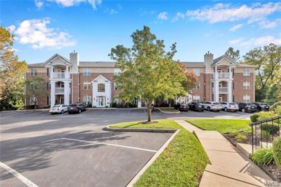 13101 Mill Crossing Ct in Creve Coeur, MO - Building Photo