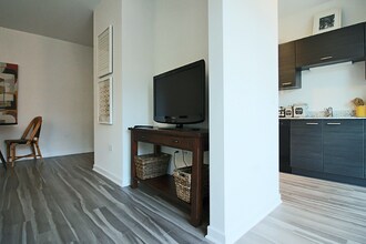 921 N La Salle Dr, Unit 921 N Lasalle in Chicago, IL - Building Photo - Building Photo