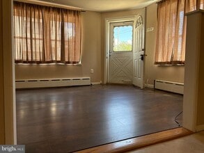 2842 S Iseminger St in Philadelphia, PA - Building Photo - Building Photo