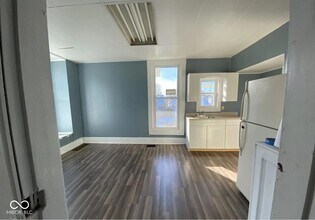 529 West Washington St in Shelbyville, IN - Building Photo - Building Photo