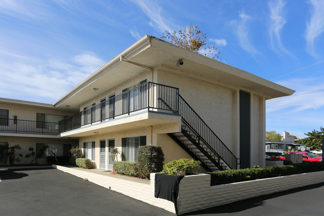 Carlton by the Sea in Carlsbad, CA - Foto de edificio