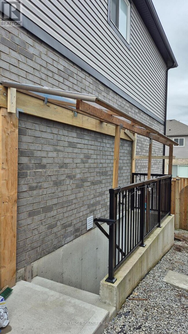 11 Overholt Dr in Thorold, ON - Building Photo - Building Photo