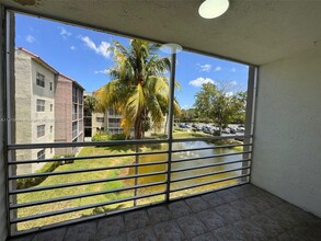 1810 SW 81st Ave in North Lauderdale, FL - Foto de edificio - Building Photo
