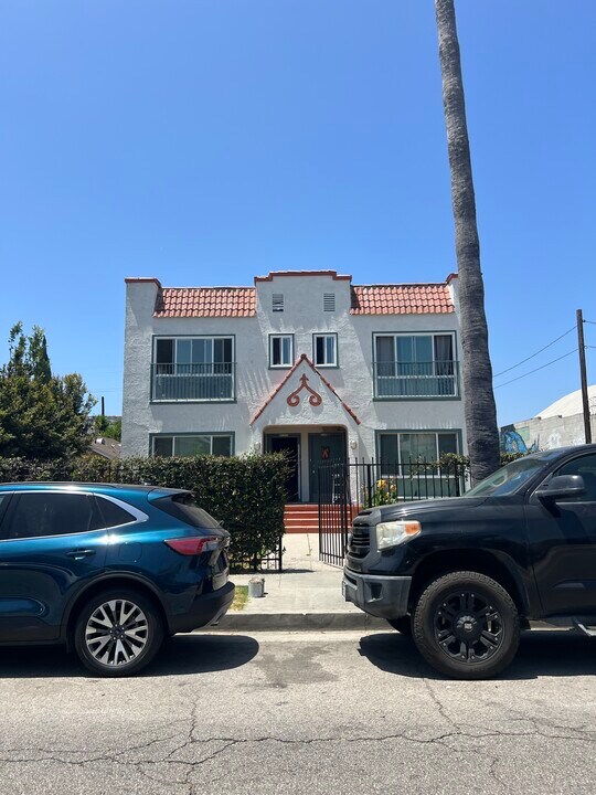 2619 Buckingham Rd in Los Angeles, CA - Building Photo