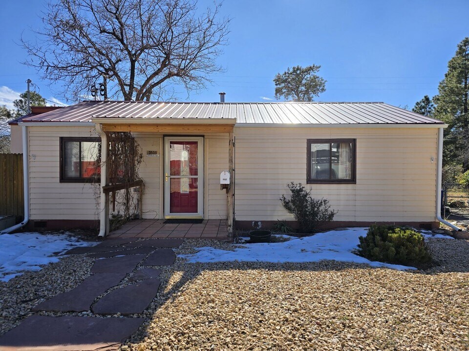 3509 Pueblo Dr in Los Alamos, NM - Building Photo