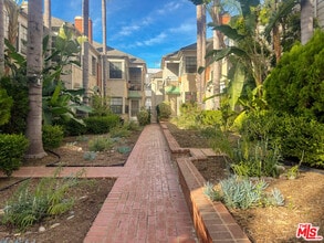 1449 N Alta Vista Blvd in Los Angeles, CA - Building Photo - Building Photo