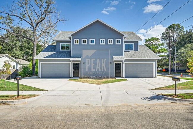 302 Byron St in Fort Worth, TX - Foto de edificio - Building Photo