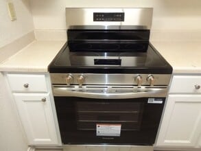 5644 Birchmont Dr in Houston, TX - Building Photo - Building Photo