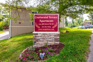 Continental Terrace Apartments in Cedar Rapids, IA - Building Photo