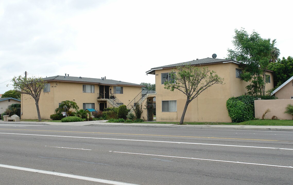 687-691 Victoria St in Costa Mesa, CA - Foto de edificio
