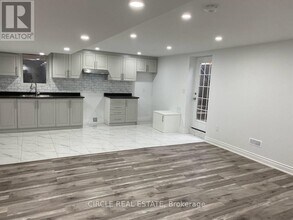 1368 Connaught Ter in Milton, ON - Building Photo - Building Photo