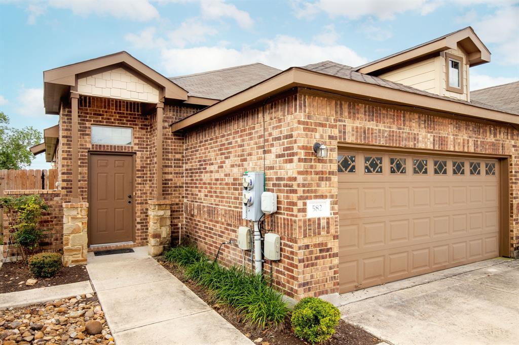 586 Creekside Cir in New Braunfels, TX - Building Photo