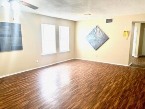 4336 Hulen Cir E in Fort Worth, TX - Building Photo - Building Photo