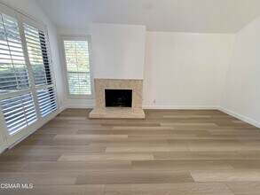 21801 Burbank Blvd in Los Angeles, CA - Foto de edificio - Building Photo