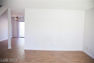 3937 S Torrey Pines Dr in Las Vegas, NV - Building Photo - Building Photo
