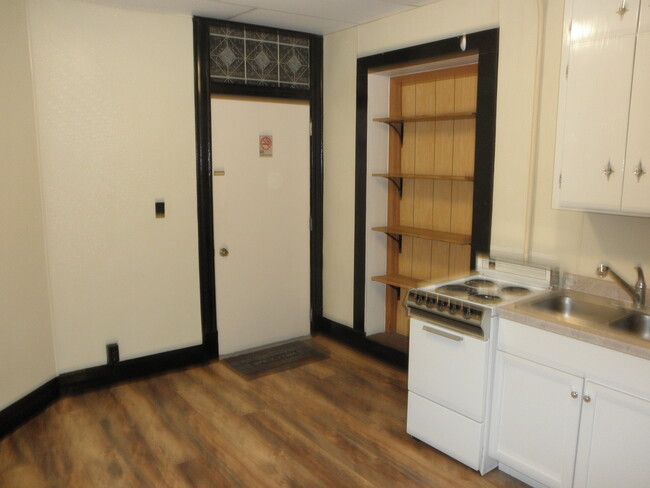 24 Main St S, Unit #1 in Hutchinson, MN - Building Photo - Building Photo