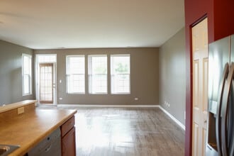 1574 Millbrook Dr in Algonquin, IL - Foto de edificio - Building Photo
