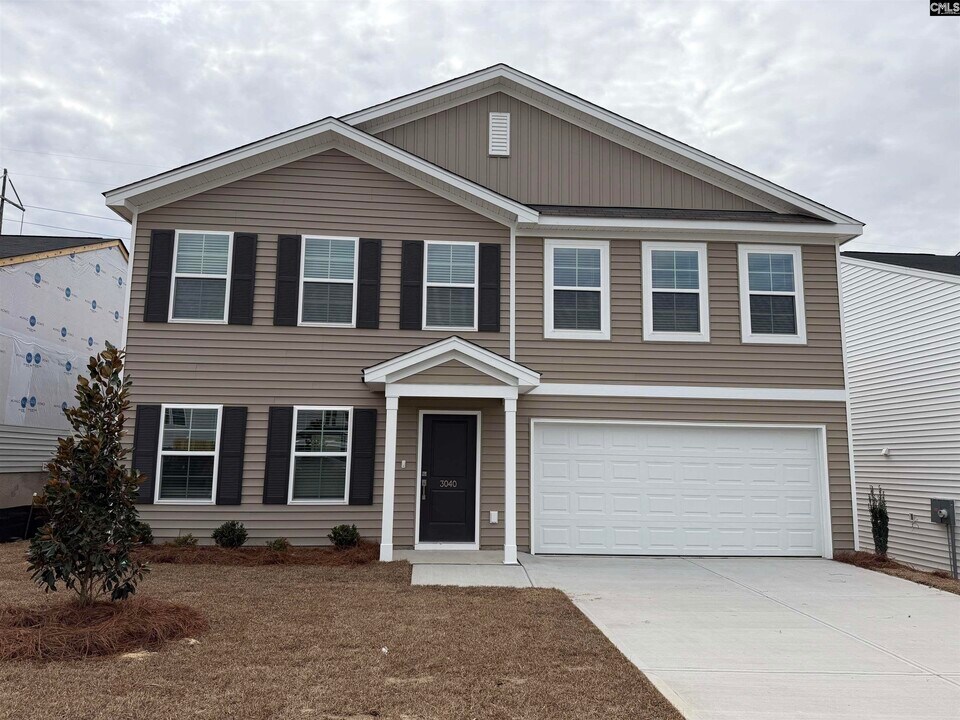 3040 Hallsdale Dr in Elgin, SC - Building Photo