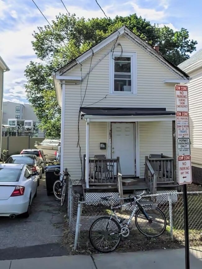 282 Lowell St, Unit 1 in Somerville, MA - Foto de edificio - Building Photo
