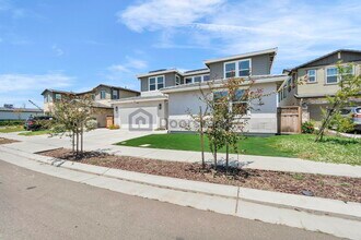 16819 Karsen Ln in Lathrop, CA - Building Photo - Building Photo