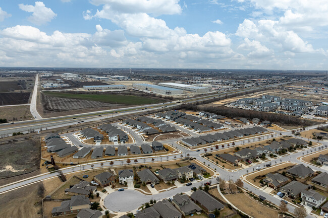 Skymor Carmel Creek in Hutto, TX - Building Photo - Building Photo