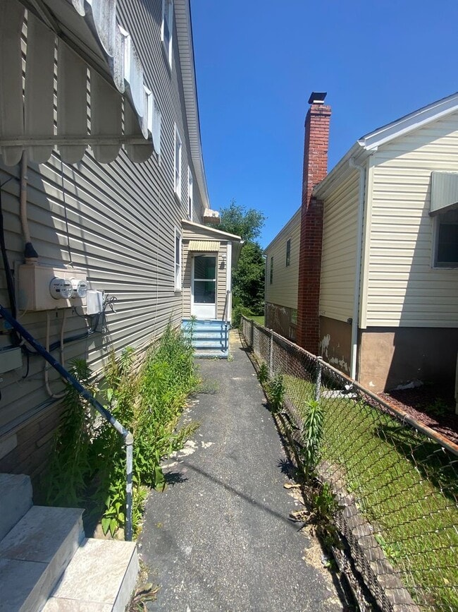15 W High St in Coaldale, PA - Building Photo - Building Photo
