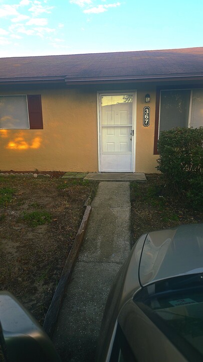 367 W Rosewood Ln, Unit 367 in Tavares, FL - Foto de edificio