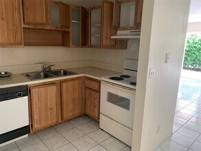 10850 Royal Palm Blvd in Coral Springs, FL - Building Photo - Building Photo