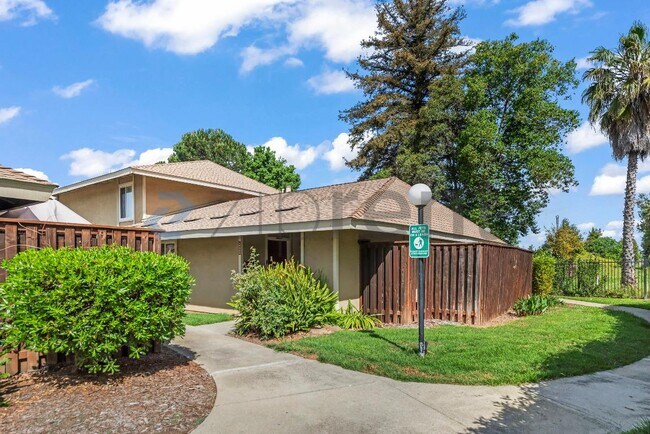 2095 Olivera Rd in Concord, CA - Building Photo - Building Photo