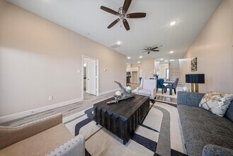 2015 Olivos St in Missouri City, TX - Foto de edificio - Building Photo