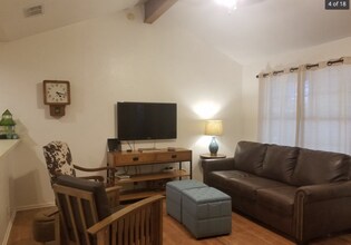 135 Bluebonnet Cir in Boerne, TX - Building Photo - Building Photo