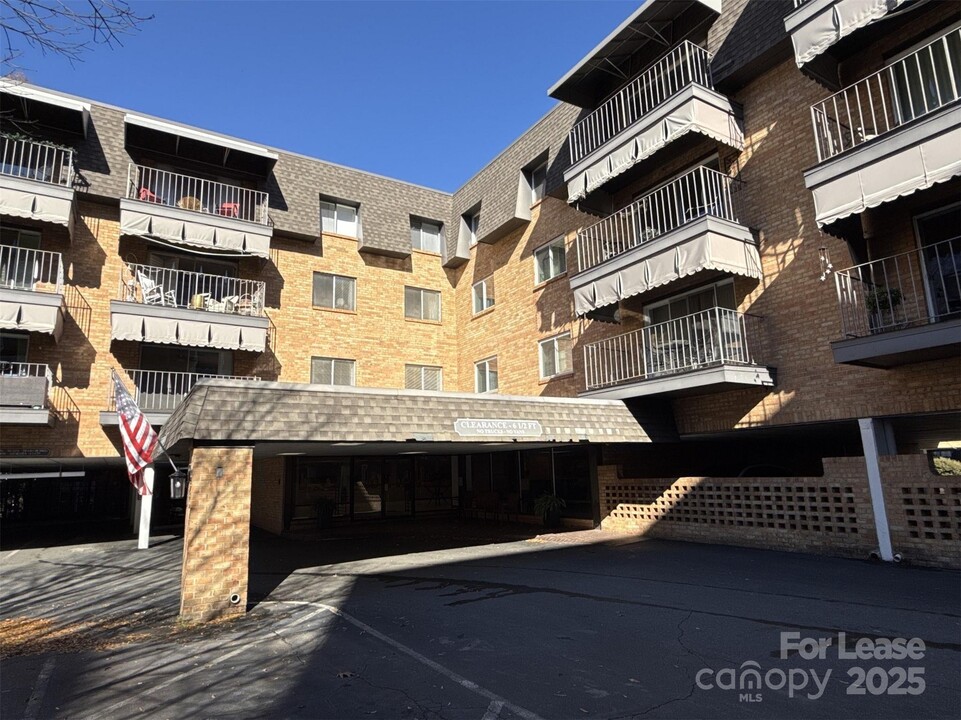 1323 Queens Rd in Charlotte, NC - Building Photo