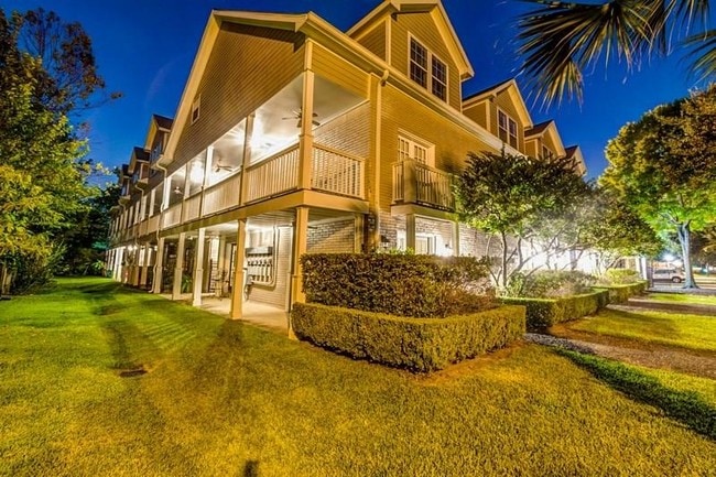 property at 1621 Heights Blvd