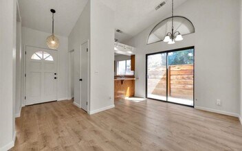 1749 E Babcock Ave in Visalia, CA - Building Photo - Building Photo