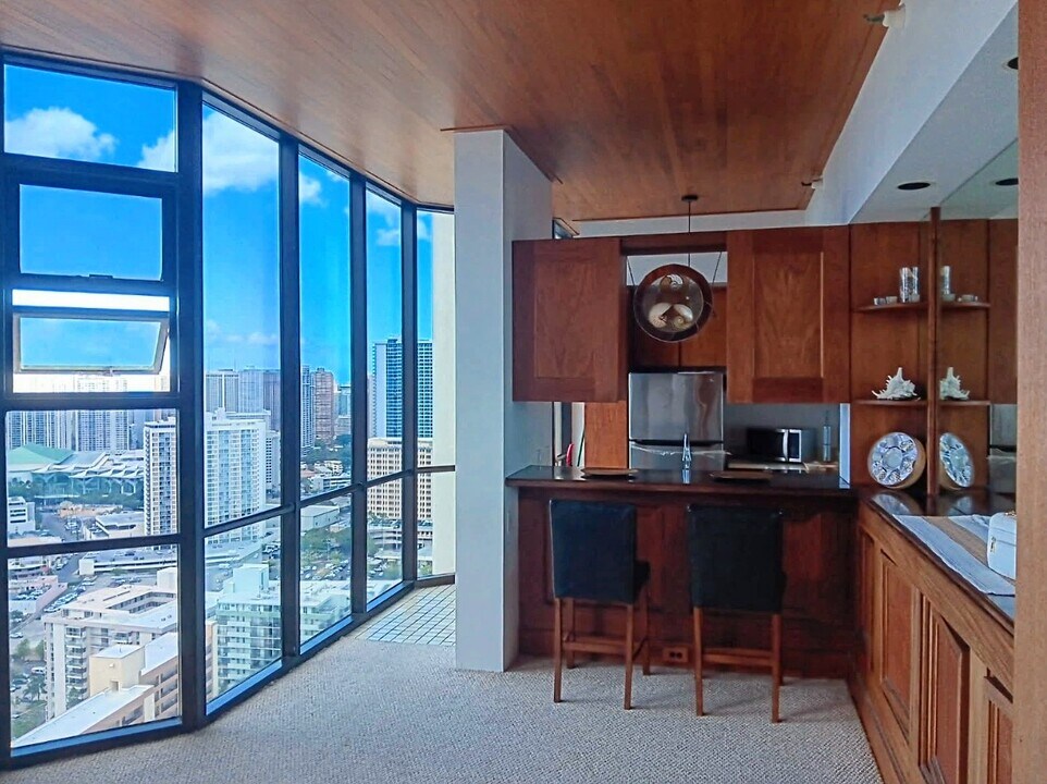 930 Kaheka St, Unit Penthouse B 5 in Honolulu, HI - Building Photo