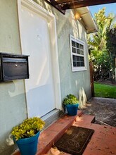 1631 Michigan Ave in Santa Monica, CA - Foto de edificio - Building Photo