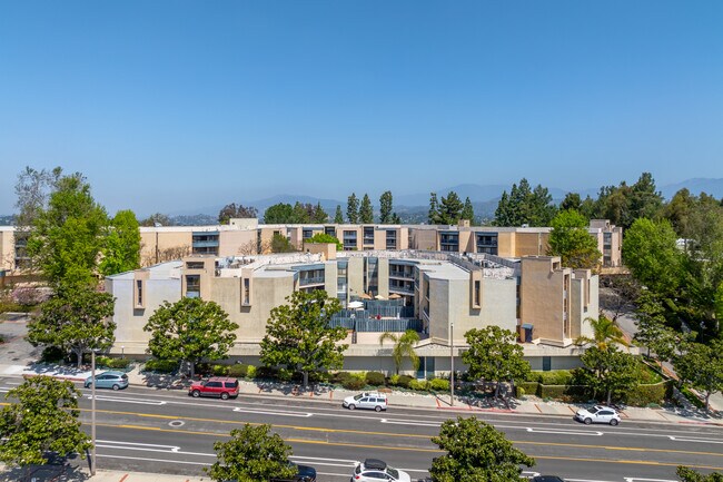 Eaton Crest in Los Angeles, CA - Foto de edificio - Building Photo