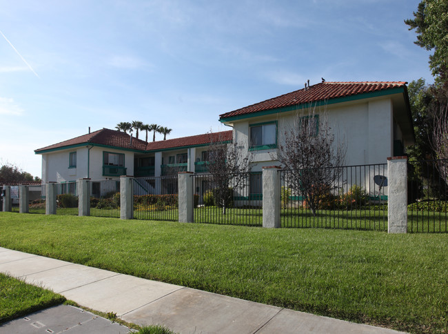 Heywood Place in Simi Valley, CA - Building Photo - Building Photo