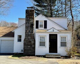 4 Evergreen Ave in Wilton, CT - Building Photo