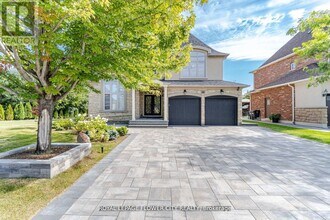 36 Louvain Dr in Brampton, ON - Building Photo - Building Photo