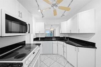 1069 Hillsboro Mile in Hillsboro Beach, FL - Building Photo - Building Photo