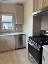 19 Garfield Pl in East Rockaway, NY - Building Photo - Building Photo