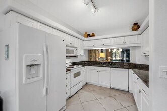 1240 Sarah Jean Cir in Naples, FL - Building Photo - Building Photo