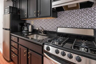 209 W 20th St in New York, NY - Building Photo - Building Photo
