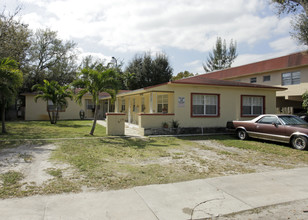 670 NE 122nd St in Miami, FL - Foto de edificio - Building Photo