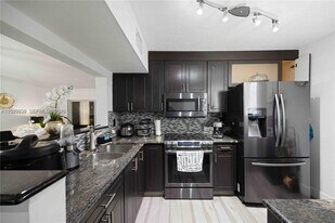 12505 NW 11th Ln in Miami, FL - Building Photo
